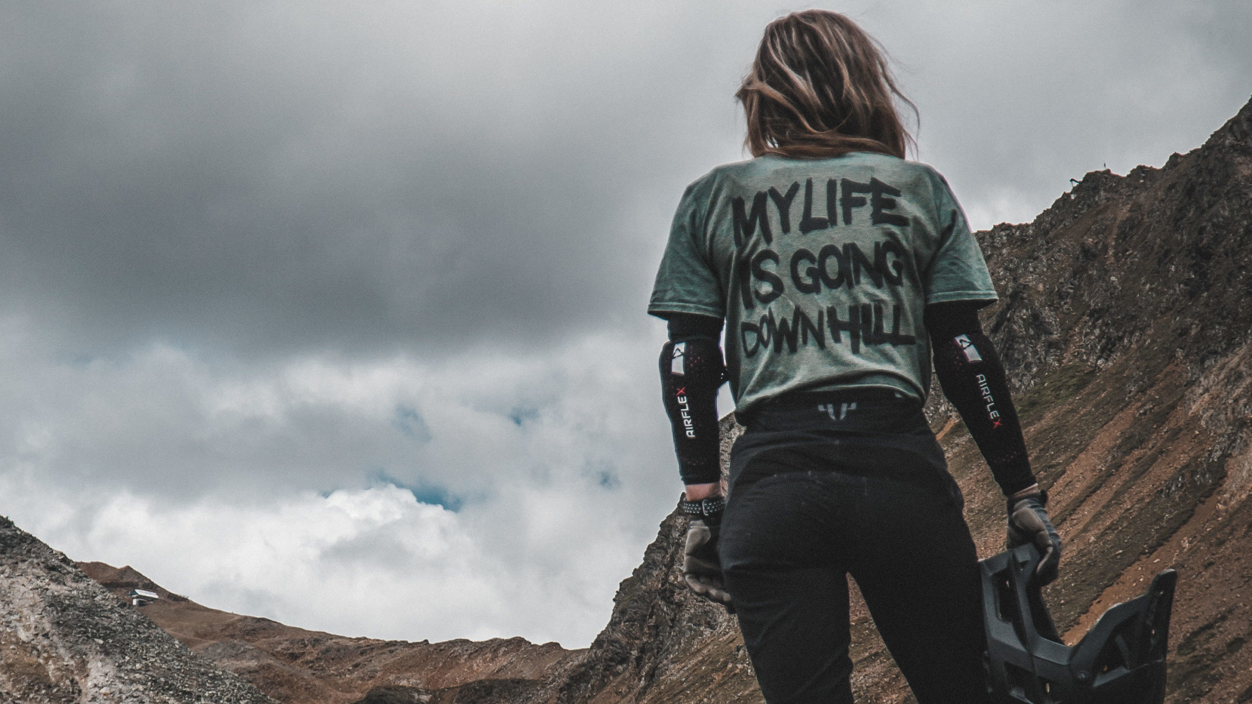 it's michi mit MTB Mountainbike Shirt my life is going downhill Unisex von hinten